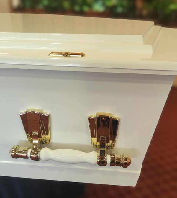 Crisp White Raised Lid