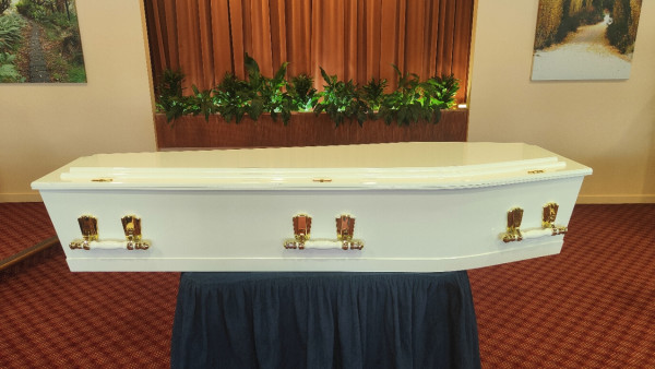 Crisp White Raised Lid